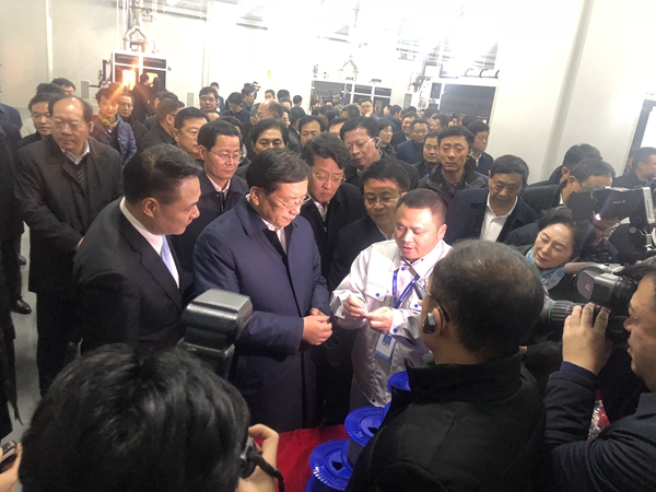 省委常委、市委書記王忠林到濟(jì)南新材料產(chǎn)業(yè)園區(qū)觀摩評(píng)議富通光纖預(yù)制棒（一期）項(xiàng)目
